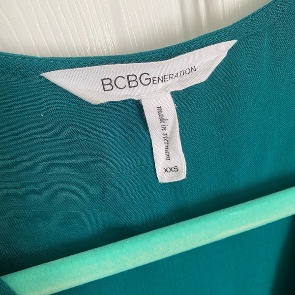 BCBGeneration Flutter Sleeve Surplice Dress XXS - Picture 7 of 7